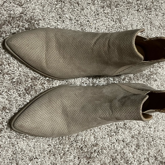 Universal Thread booties - Picture 2 of 4